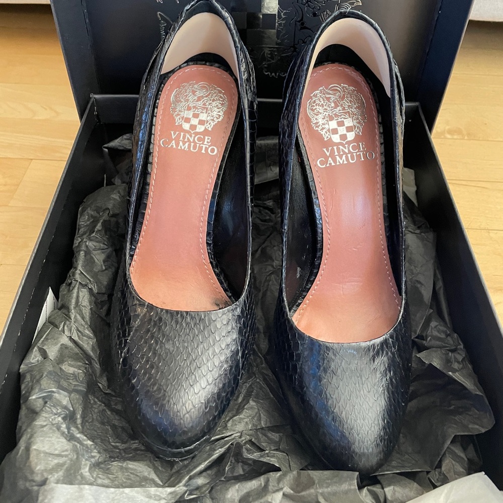 Vince Camuto Momas pump